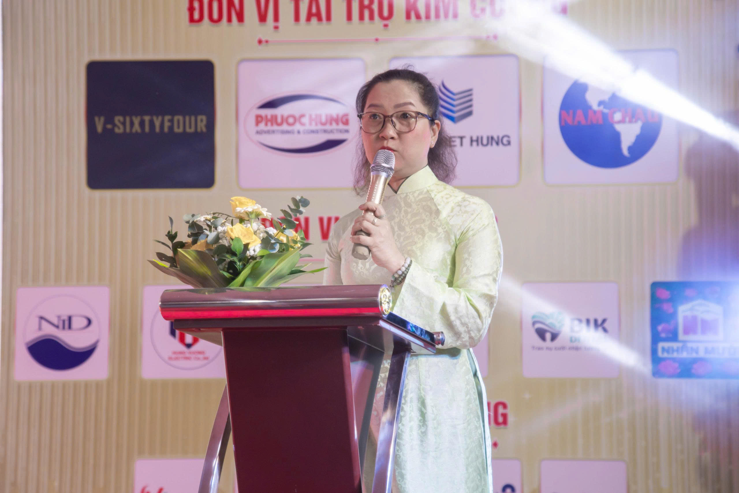 Nguyễn Thị Kim Cúc - Phó Bí thư Đảng ủy, Chủ tịch UBND Phường Linh Xuân phát biểu tại đại hội